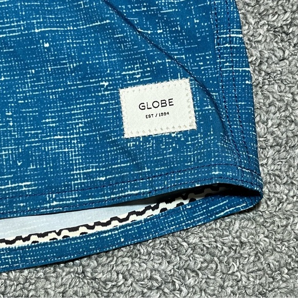 GLOBE Swim Trunks Board Shorts Mens Size 34 Blue Striped Drawstring - Picture 7 of 11